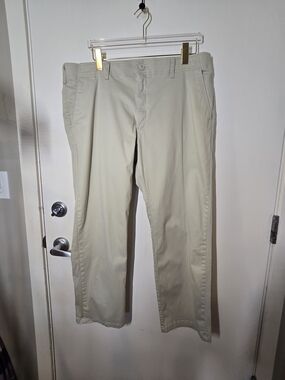Men's Casual Chino Pants in Light Khaki